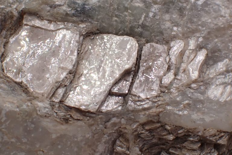Mica & Schiste , Barrage de Malpasset , Fréjus , Var , France réf