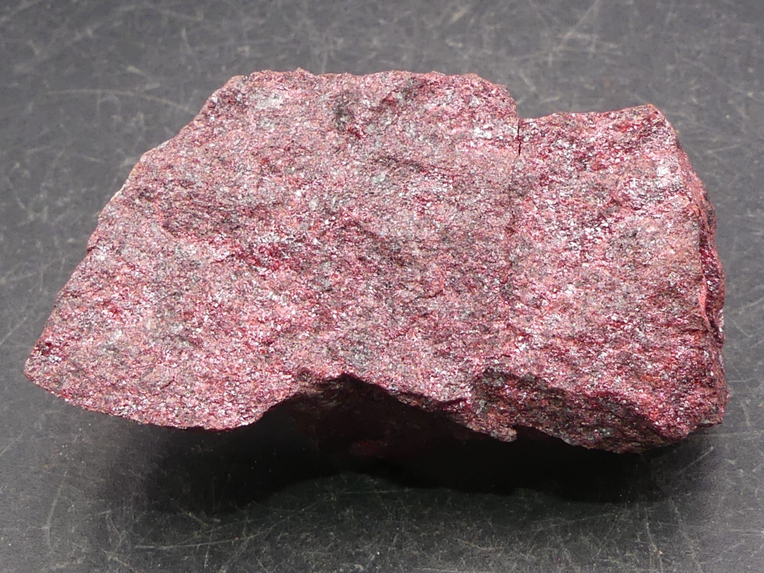 Cinabre , Mine d’Almadèn , Espagne . référence : cina12